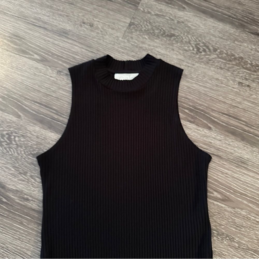 Cale Ribbed High Neck Sleeveless top - Picture 3 of 8